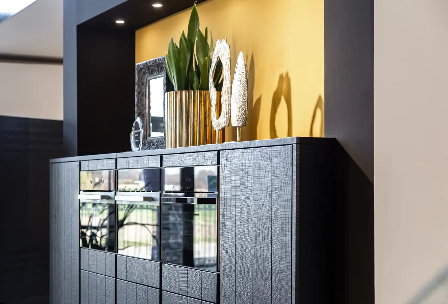 Base cabinet